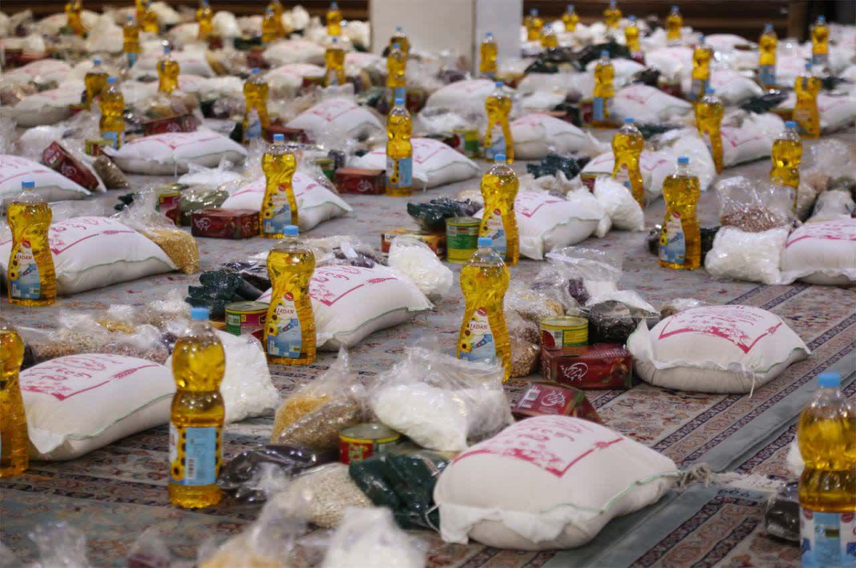 توزیع ۲۰ هزار پاکت کمک‌های نقدی به خانواده‌های کم‌برخوردار قم در پویش «شمعی روشن کن»